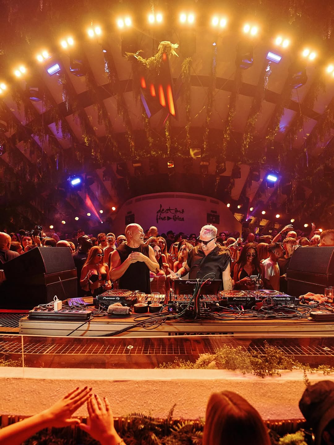 Destino five (day Club)