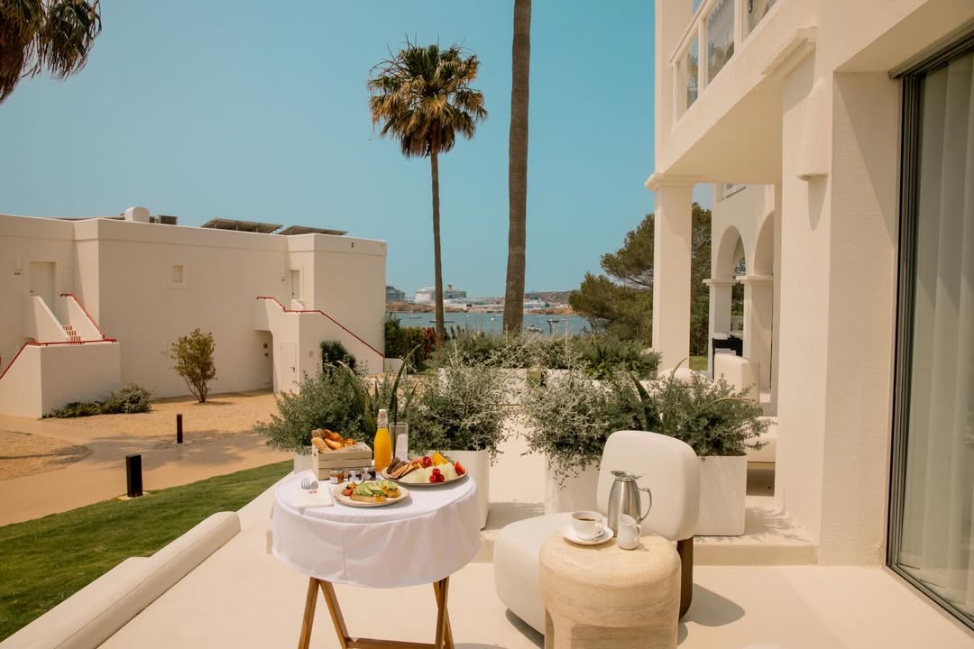 Destino five (day Club)